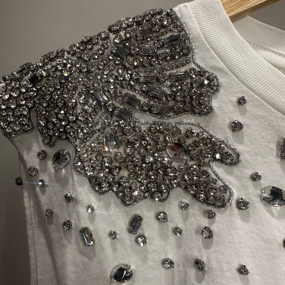 alice + olivia white and silver diamanté sleeveless crop top - Picture 2 of 4